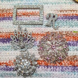 Lot Of 5 Vintage And Newer Rhinestone Brooches